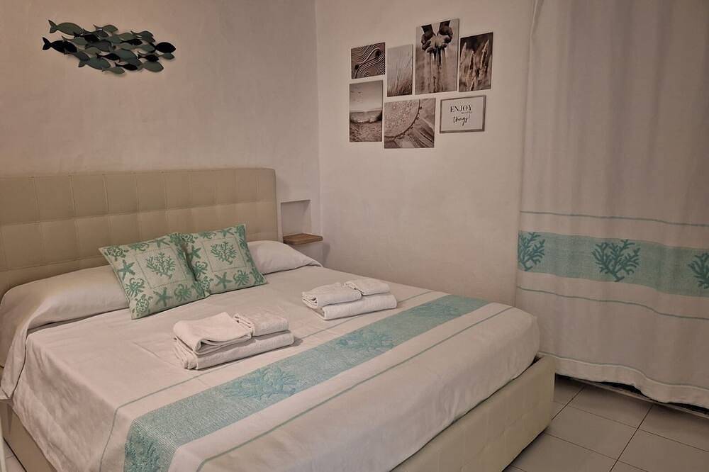 Baja Sardinia-Costa Smeralda. Villa panoramica con giardino a due passi dal mare in Baja Sardinia, Arzachena