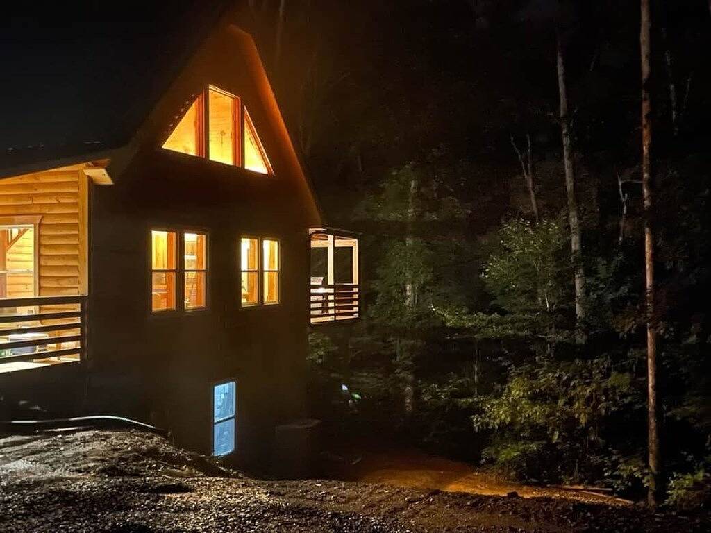 Windrock Ridge Luxury Ethan Cabin: Ride-In Access, Sleeps 16. in Anderson County