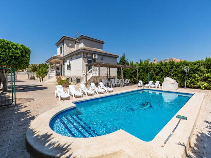 Apartamento para 16 personas, con jardín además de balcón y piscina, Familias con niños en Muchamiel