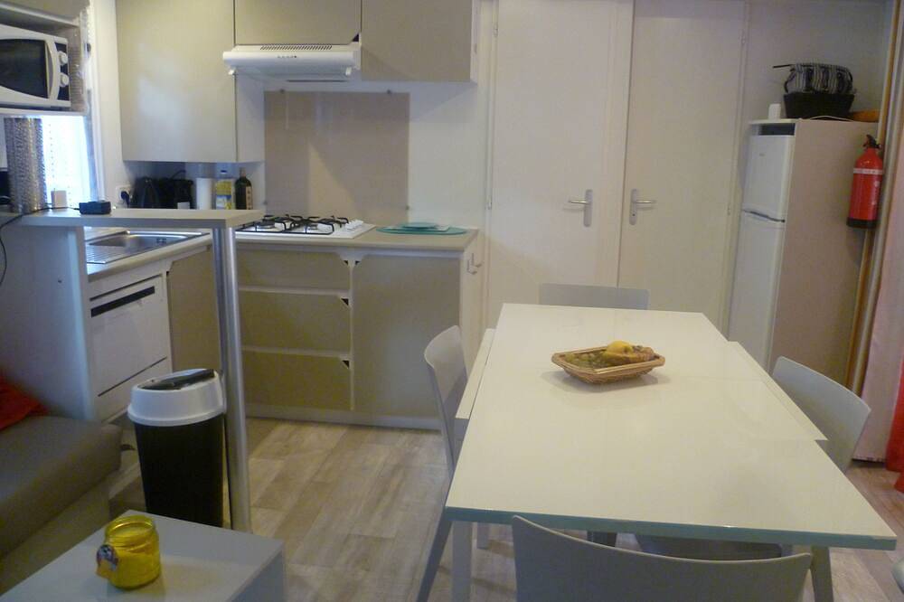 Mobilhom récent.  3 ch.  Village de vacances (Les Sables d'Or au cap d’Agde) in Agde, Côte méditerranéenne (France)