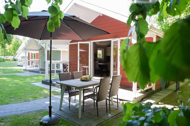 Ferienhaus für 6 Personen, mit Terrasse und Pool in Oirschot