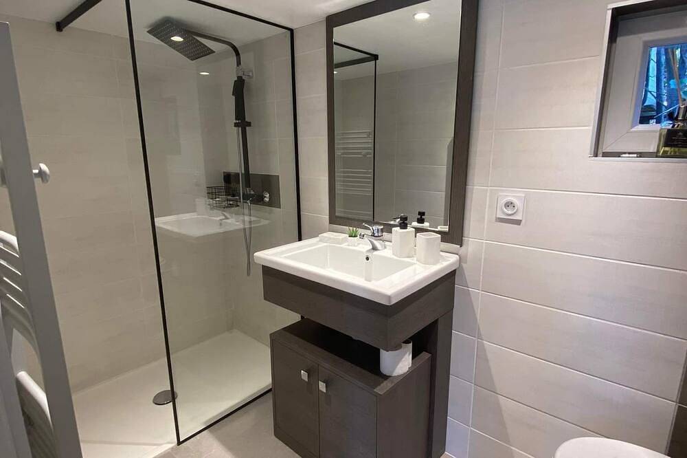 Maison cosy l'antre deux Pierres avec jacuzzi privé entre ciel et mer in Bouyon, Côte méditerranéenne (France)
