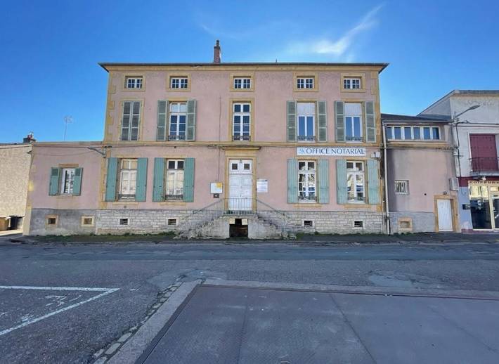 Gîte pour 4 personnes, avec jardin et vue, animaux acceptés à Dompierre-sur-Besbre