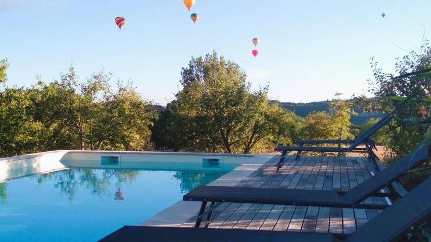 Location de vacances pour 6 personnes, avec jardin ainsi que piscine et vue, adapté aux familles à Saint-Cybranet