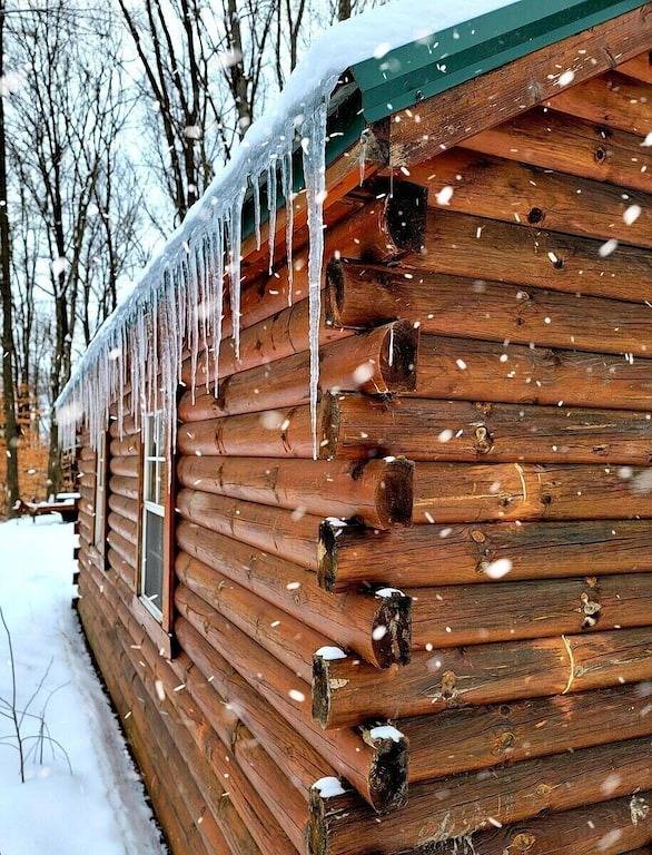 Gemütliches Amish-Blockhaus, in der Nähe von Höhlen, Grill, Feuerstelle, Wifi, Klimaanlage, tierfreundlich! in Hocking Hills