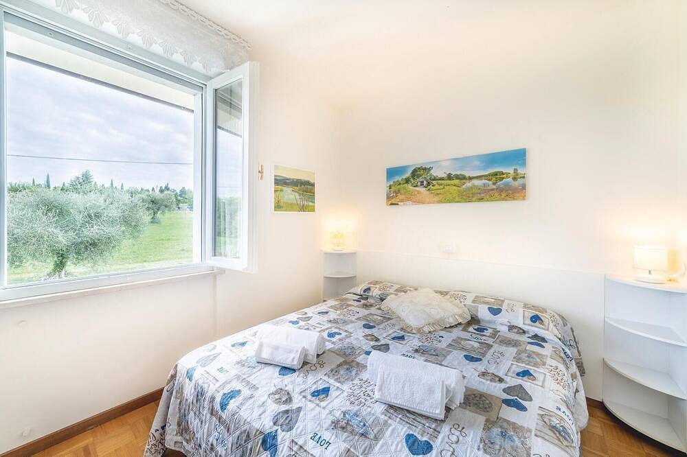 Appartement entier, Bel appartement à Lazise -Vr- in Lazise, Montagnes autour du lac de Garde