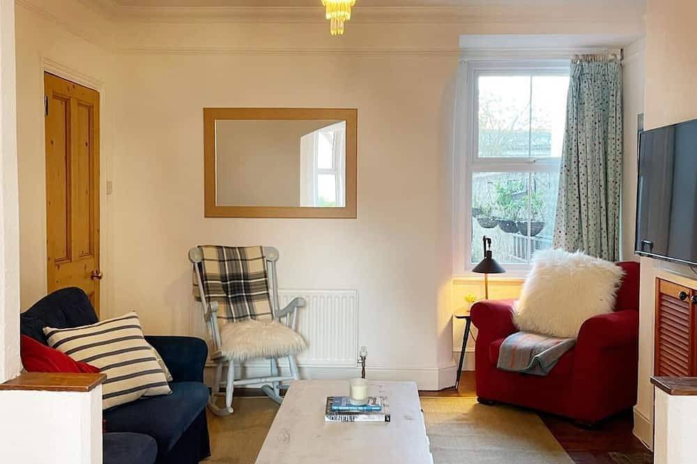 Seaside House - Large Family Home in Littlehampton, West Sussex