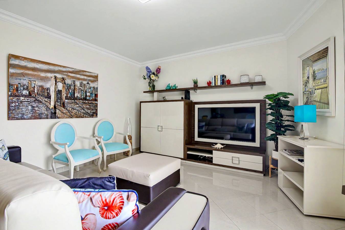 Holiday Home 'Brisa Do Mar Moura Beach' with Shared Pool, Shared Garden and Wi-Fi in Vilamoura, Quarteira