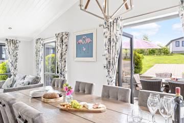 Chalet for 8 People in Broadwoodwidger, Devon, Photo 1