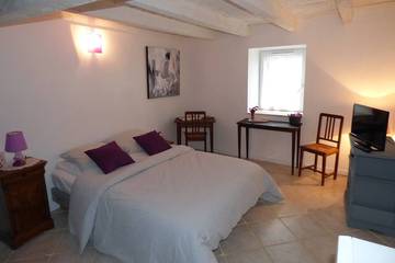Gîte pour 2 personnes, avec jardin à Saint-Pierre-Roche