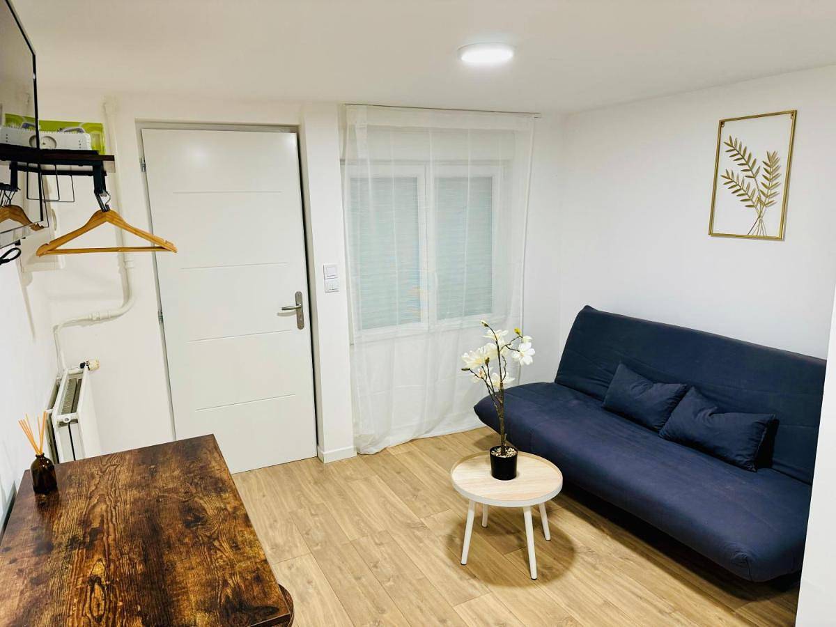 Appartement entier, One-Bedroom Apartment in Verneuil-en-Halatte, Oise