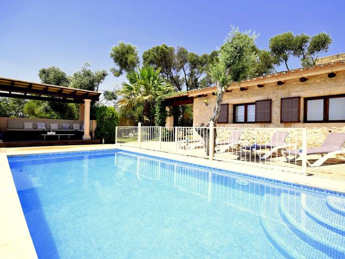 Villa für 7 Personen, mit Pool und Balkon sowie Ausblick und Garten, kinderfreundlich in Petra (Mallorca)