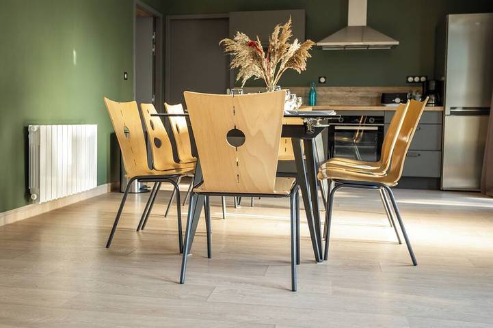 Gîte pour 15 personnes, avec jardin, animaux acceptés à Laussonne