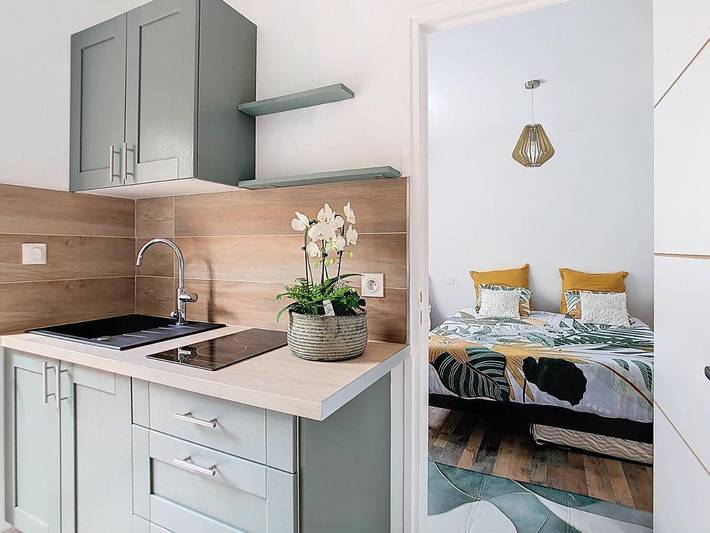 Gîte pour 2 personnes, avec vue ainsi que terrasse et jardin à Tourouzelle - 2
