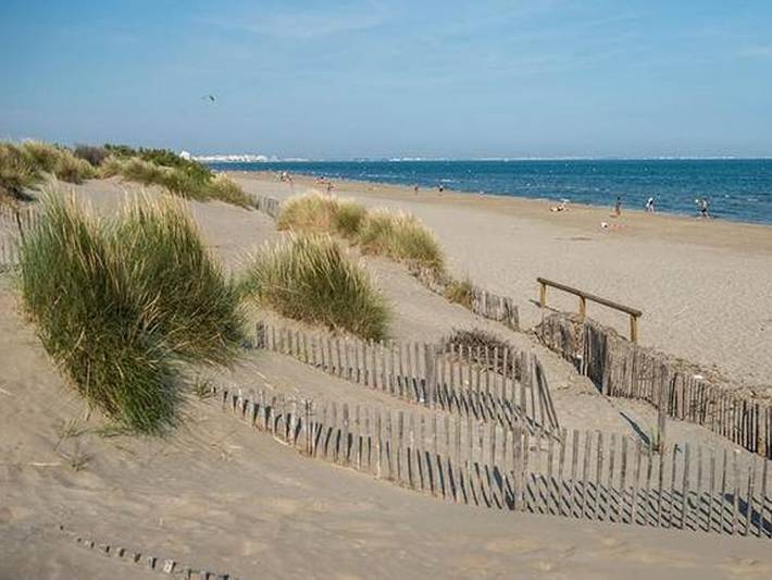 Camping pour 8 personnes, avec bassin pour enfant à Lattes