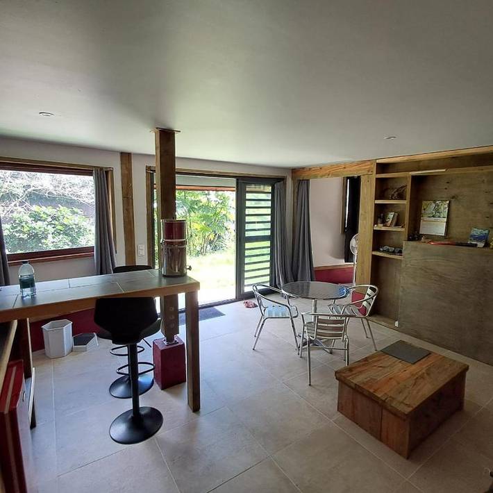 Location de vacances pour 4 personnes, avec vue ainsi que terrasse et jardin dans Uturoa - 2