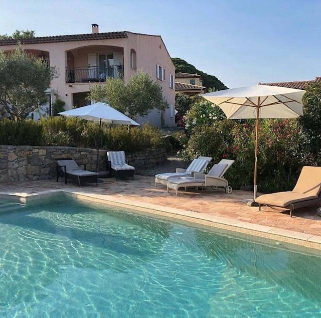 Location de vacances pour 2 personnes, avec jardin ainsi que vue et piscine à Sainte-Maxime - 2