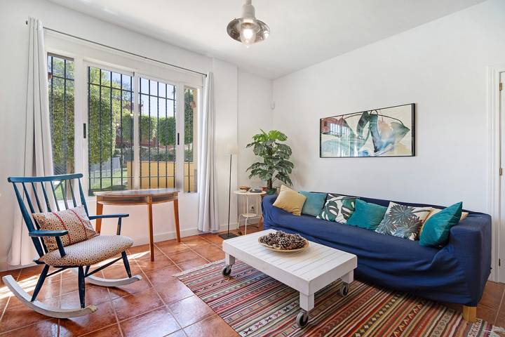 Holiday Home 'La Casa Del Puerto' with Shared Pool, Wi-Fi and Air Conditioning in Playa De Las Redes, El Puerto de Santa María