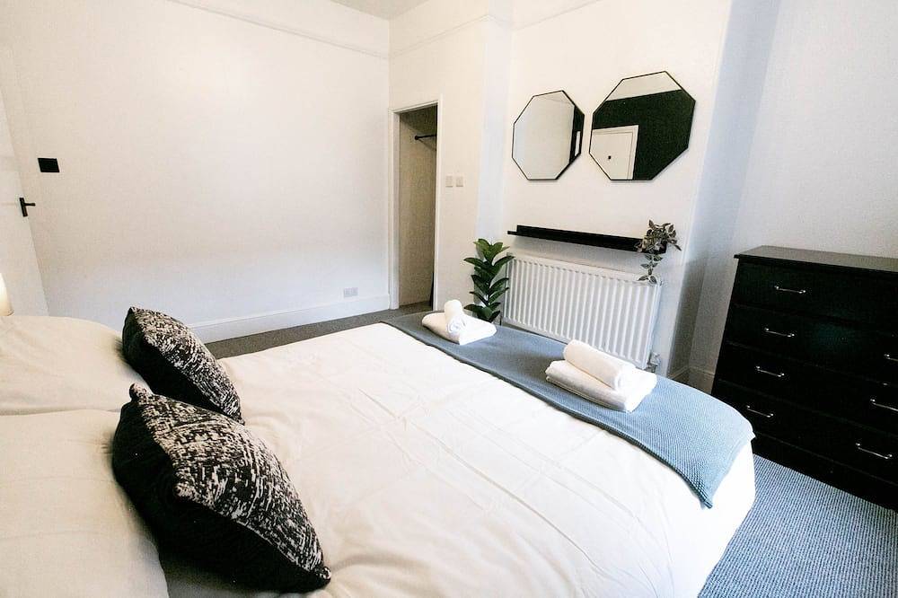 Entire apartment, Central Apt Sleeps 6 | Parking | Smart Tv | Garden in Exeter, Devon