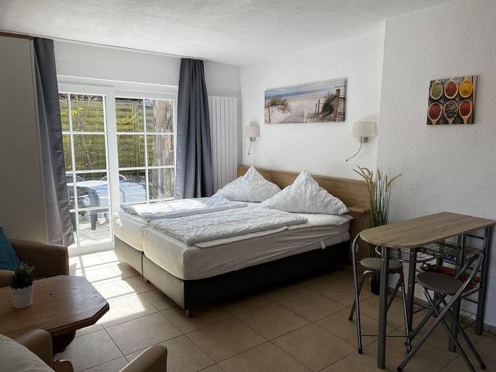 Ferienwohnung für 2 Personen, mit Garten und Terrasse, kinderfreundlich in Göhren
