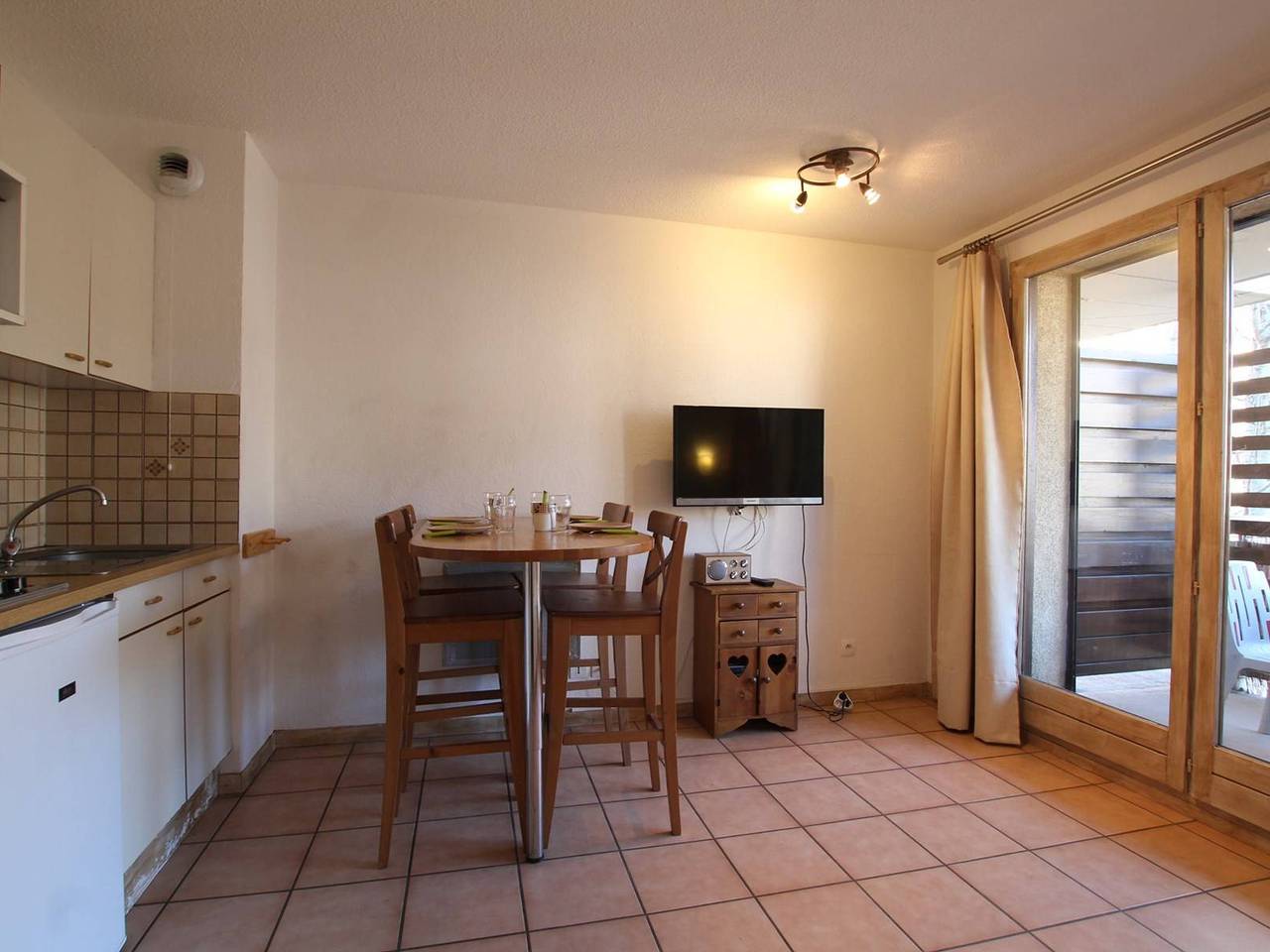 Entire apartment, Charming Studio in Briançon - Mountain Views, Sleeps 4, Close to Slopes & Shops in Briançon, Serre Chevalier