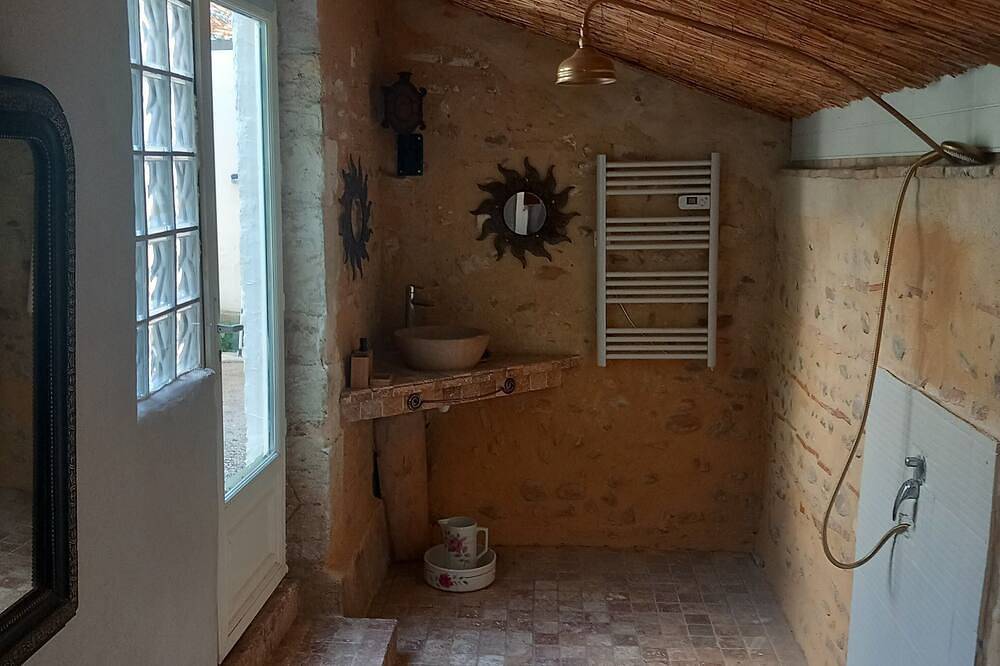 Mas Provençal à 10 Minutes de Nîmes. Animaux de Compagnie Acceptés ! in Générac, Region de Nimes