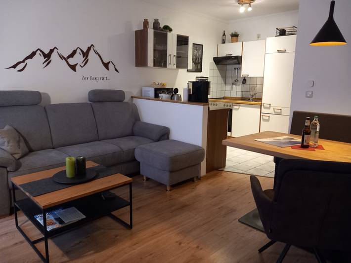 Ferienwohnung für 2 Personen, mit Pool und Terrasse sowie Ausblick im Mittenwald