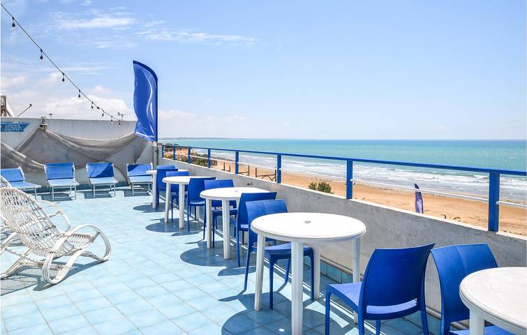 Entire holiday apartment, Sea-View Apartment 100m from Beach in Pozzallo, Ragusa Province