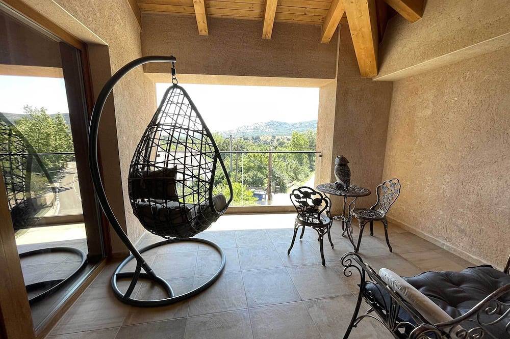 Apartamento entero, Apartamento de vistas privilegiadas a la Reserva de la Biosfera y exquisita decoración ecléctica. in Montejo de la Sierra, Provincia de Madrid