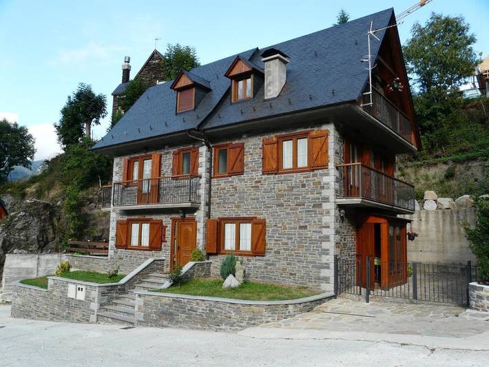 Casa rural para 6 personas, con Balcón y Terraza además de Jardín y Vistas en Garós
