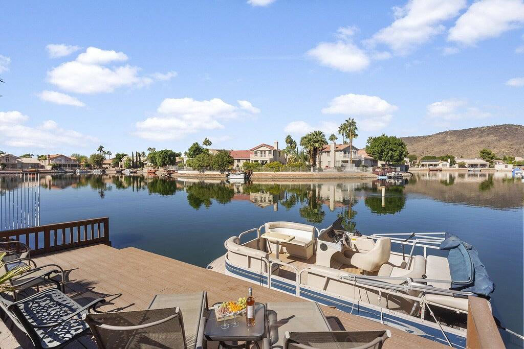 The Vistas - Lakefront Luxury Home / Mountain Views, Heated Pool with Private Pontoon Boat in Glendale, Maricopa County