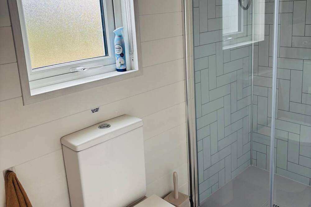 Entire apartment, The Dozy Donkey Shepherd Hut & Sauna  Farm Stay in Donegal, County Donegal