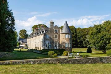 Cottage pour 18 personnes, avec terrasse et jardin à Domjean