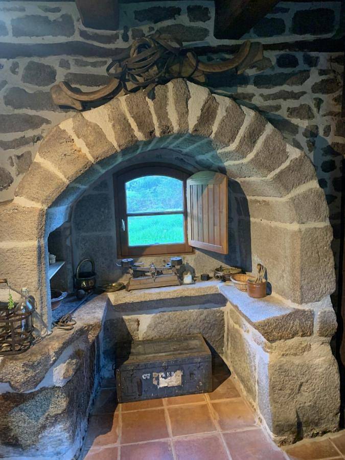 Location de vacances pour 4 personnes, avec vue et jardin à Chaumeil - 2