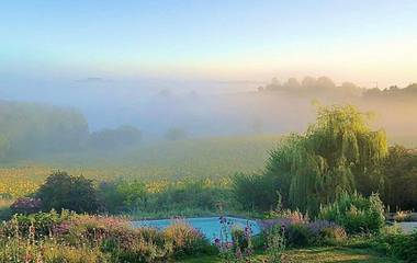 Gîte pour 2 personnes, avec piscine ainsi que vue et jardin à Bouteilles-Saint-Sébastien