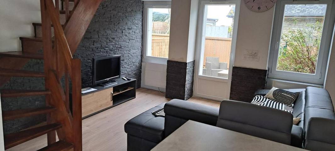 Location de vacances pour 5 personnes, avec vue ainsi que terrasse et jardin dans Ardevon - 3
