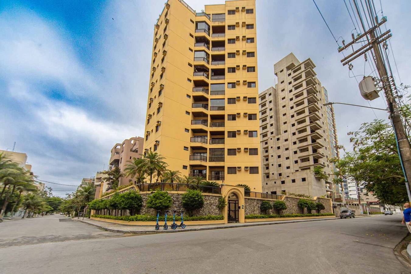 Apartamento inteiro, Apto com Garagem e Ar-condicionado a 600m da Praia in Praia da Enseada (Guarujá), Baixada Santista