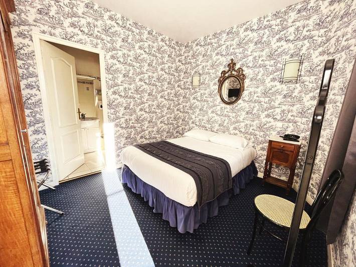 Hôtel pour 9 personnes, avec piscine dans Lac de la Liez - 2