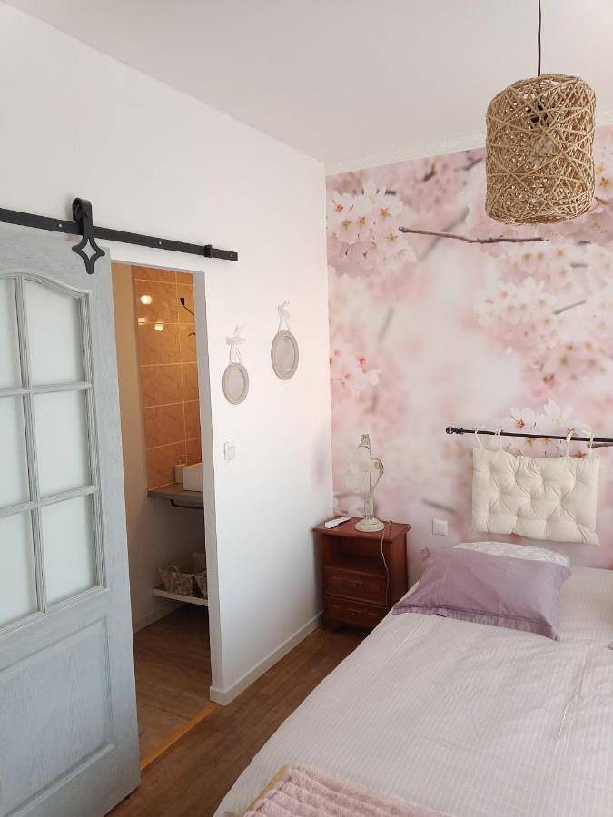 Location de vacances pour 3 personnes, avec vue ainsi que jardin et piscine à Thiviers - 3