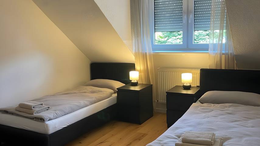 Ganze Wohnung, Moderne Ferienwohnung mit Balkon Nähe Nürnberg - ideal für Familien, Geschäftsreisende & Messegäste in Heroldsberg, Frankenalb
