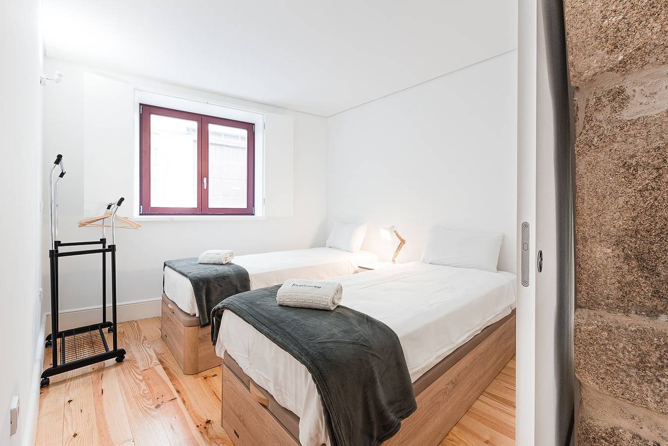 Entire apartment, Guestready - Arcos da Ribeira in Sé (Porto), Porto