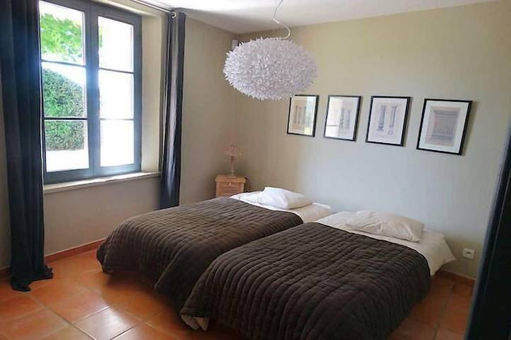 In Violès, Vaucluse, exceptional vacation home, air-conditioned, heated pool. in Violès, Vaucluse