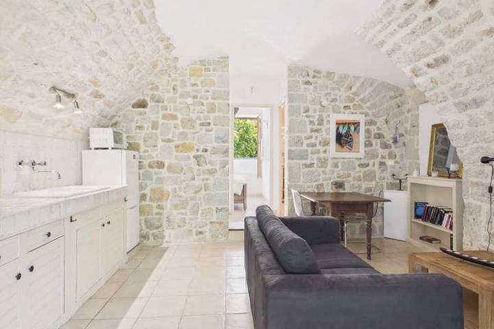 Maison de vacances pour 2 personnes, avec Jardin et Piscine dans Largentière