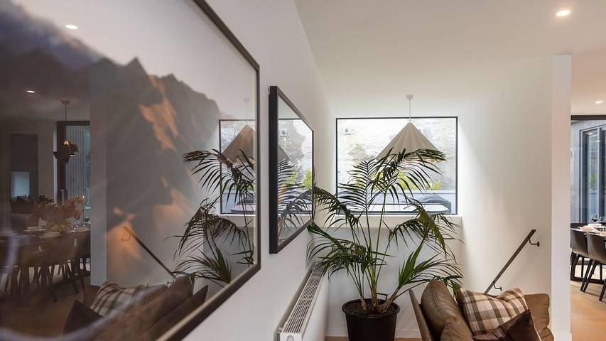 Holiday apartment for 10 people, with balcony and hot tub in Queenstown