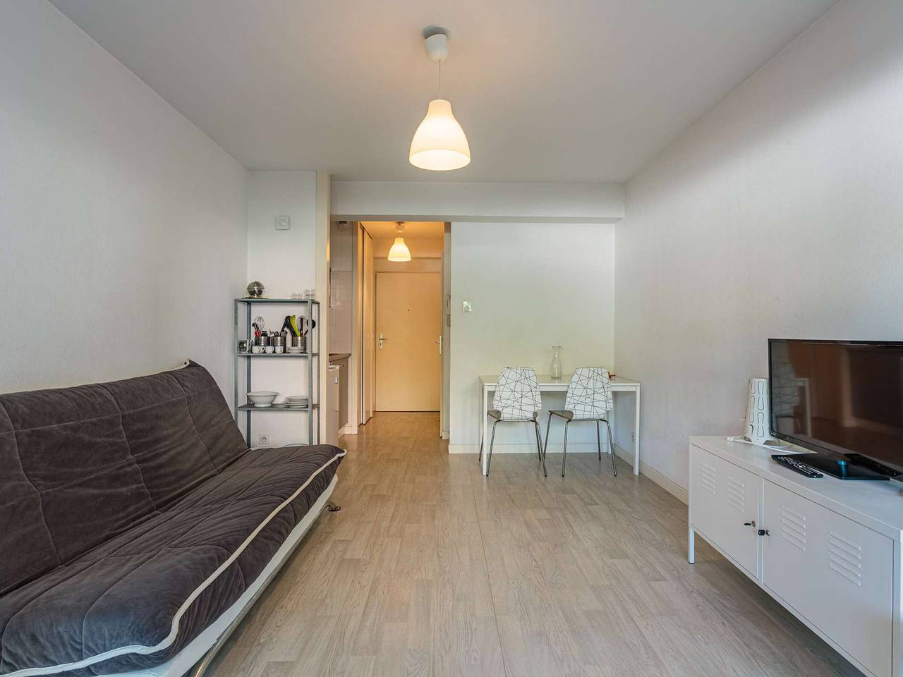 Entire apartment, Cozy Studio with Terrace, Parking, Near Beaches & Amenities in Anglet in Anglet, Bayonne region