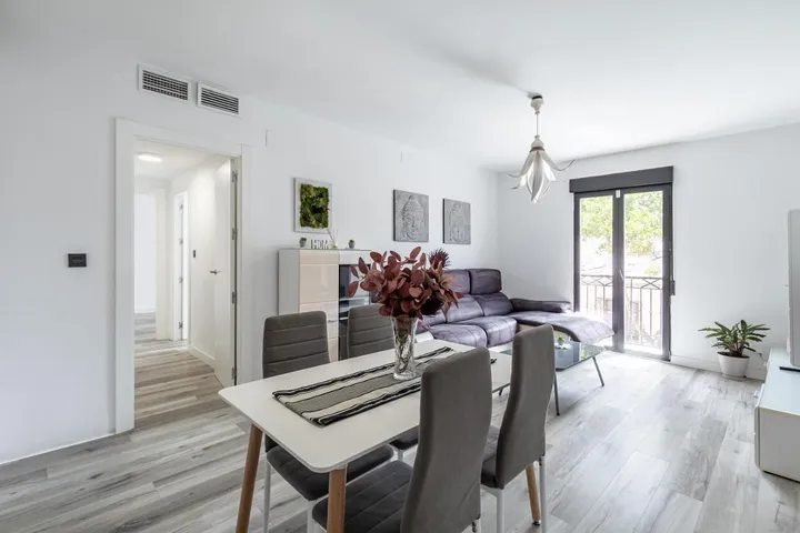 Ferienwohnung für 5 Personen, mit Pool und Garten sowie Balkon - 1