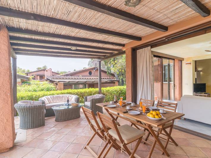 Casa vacanza per 4 persone, con giardino e terrazza a Porto Istana