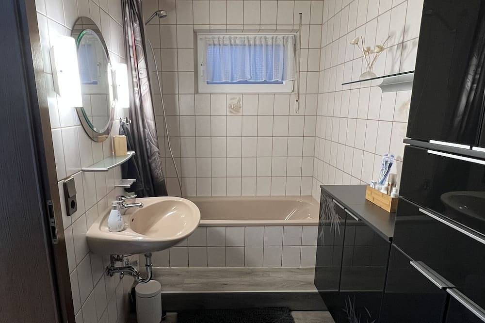 Ganze Wohnung, Schöne, ruhige und zentral gelegene Ferienwohnung in Stadtmitte, Zweibrücken