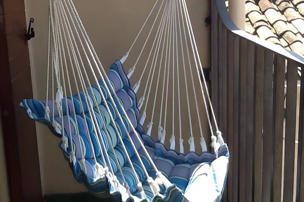 Guest Room \"La Petite Camargue\" with Private Pool, Shared Terrace, and Wi-Fi in Vauvert, Nimes region