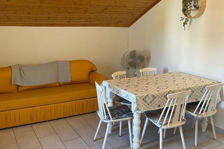 Ganze Wohnung, 2-Zimmer-Ferienwohnung mit Balkon und Meerblick Preko, Ugljan in Plaža Jaz, Poljana
